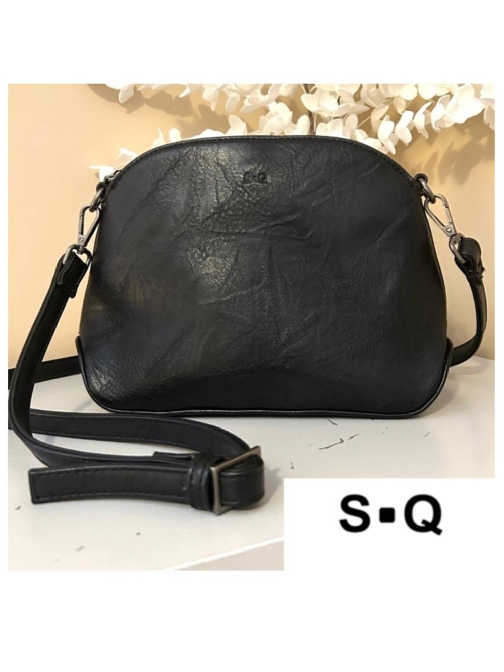 💥PriceDROP! S-Q Vegan Crossbody Bag with Structured Curved Bottom Black Like New